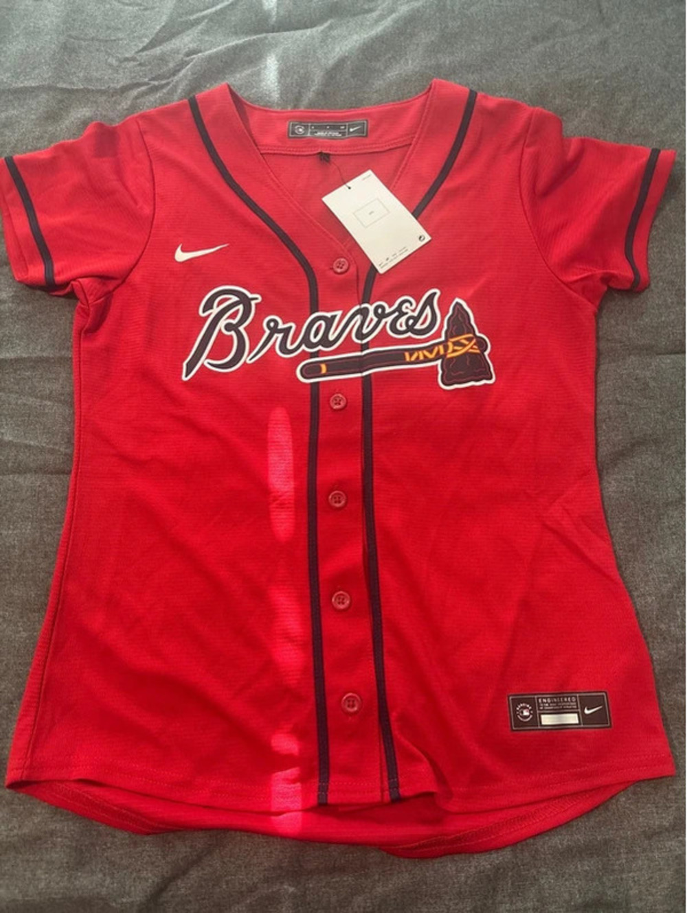 Women’s Nike Atlanta Braves Jersey Small NWT